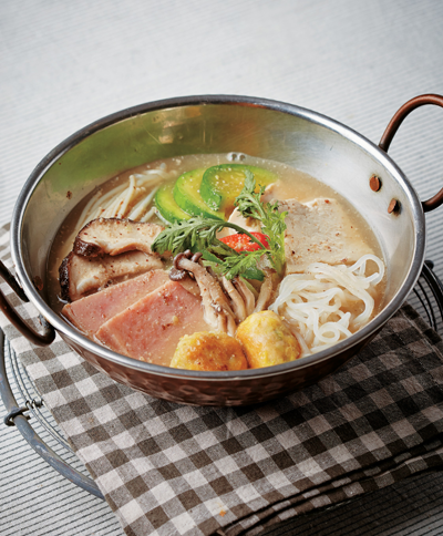 How to Make Perfect Nagasakibudaejjigae: Traditional Korean Recipe with Nutrition Facts 2 Main dish
