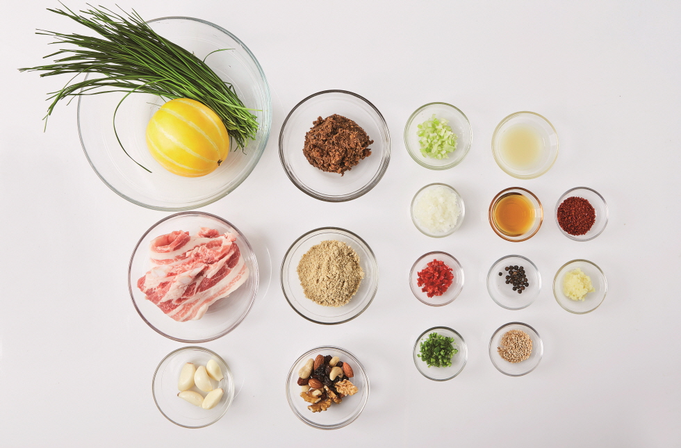 Deulkkaesamgyeopsalgwa Chamoessamjang Recipe: Everything You Need to Know About This Iconic Korean Dish 1 Main dish
