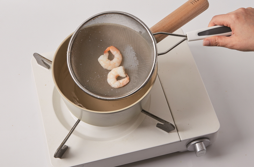 Saeuchaeso Gimchirol Recipe: Everything You Need to Know About This Iconic Korean Dish 2 Cooking step 1