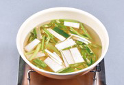 How to Make Perfect Dwaejimeorisuyukmalkeunjeongol: Traditional Korean Recipe with Nutrition Facts 4 Cooking step 2