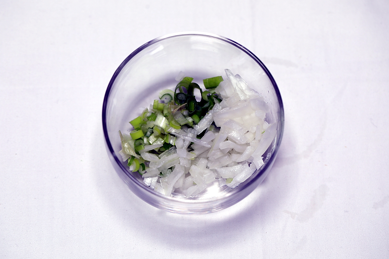 How to Make Perfect Geundaessambapgwa Myeolchigyeongwaryussamjang: Traditional Korean Recipe with Nutrition Facts 4 Cooking step 2